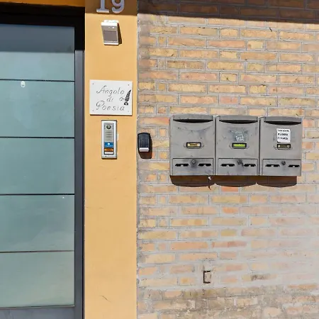 Modern In Near Palazzo Venieri